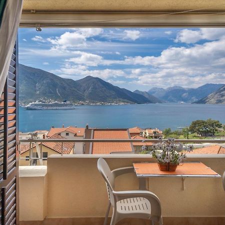 Seaside Serenity: 2-Bedroom Apartment With Boka Bay View Cattaro Esterno foto
