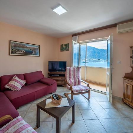 Seaside Serenity: 2-Bedroom Apartment With Boka Bay View Cattaro Esterno foto