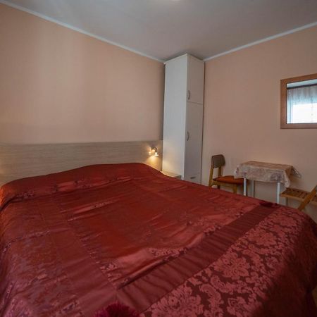 Seaside Serenity: 2-Bedroom Apartment With Boka Bay View Cattaro Esterno foto