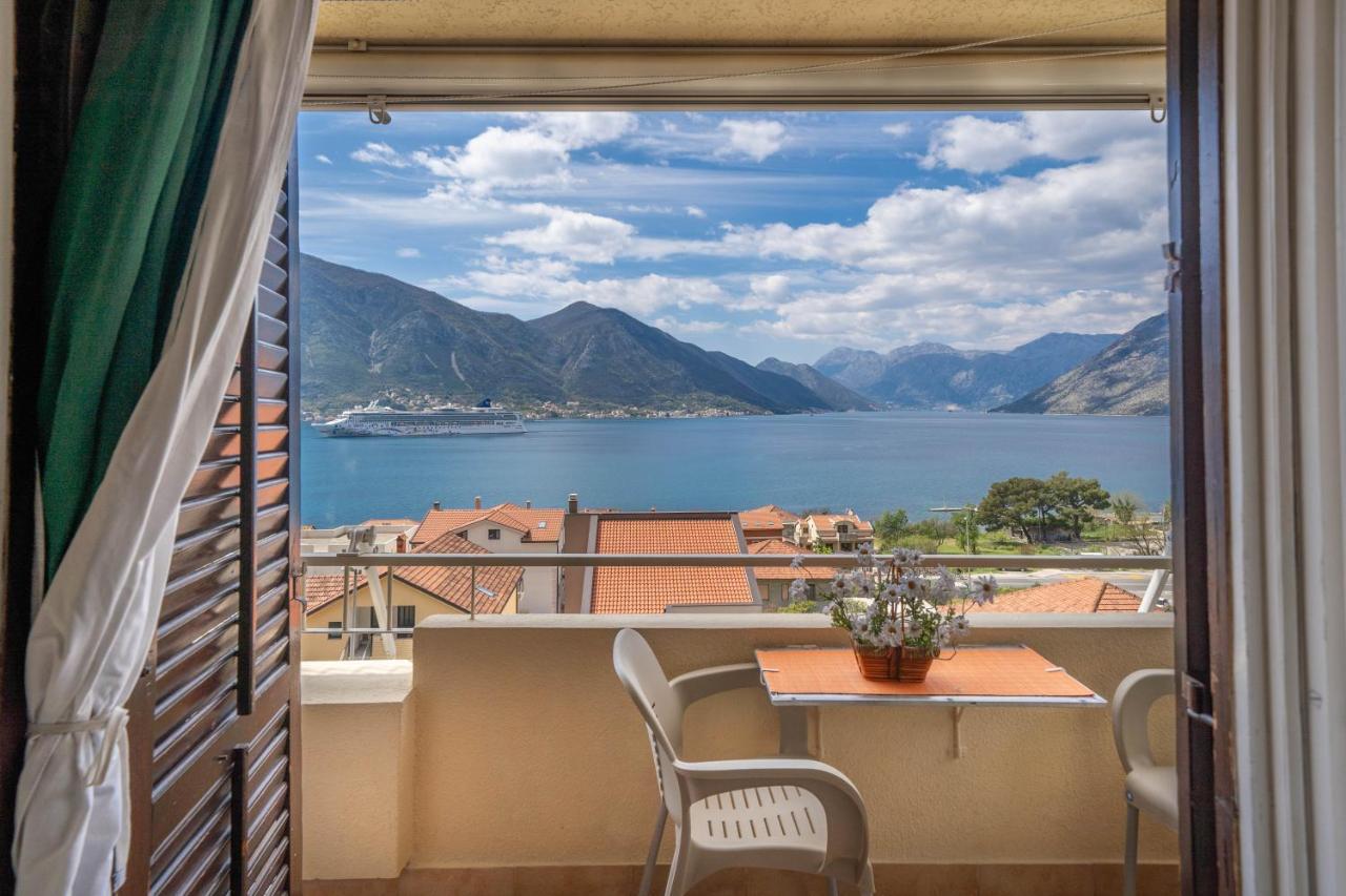 Seaside Serenity: 2-Bedroom Apartment With Boka Bay View Cattaro Esterno foto