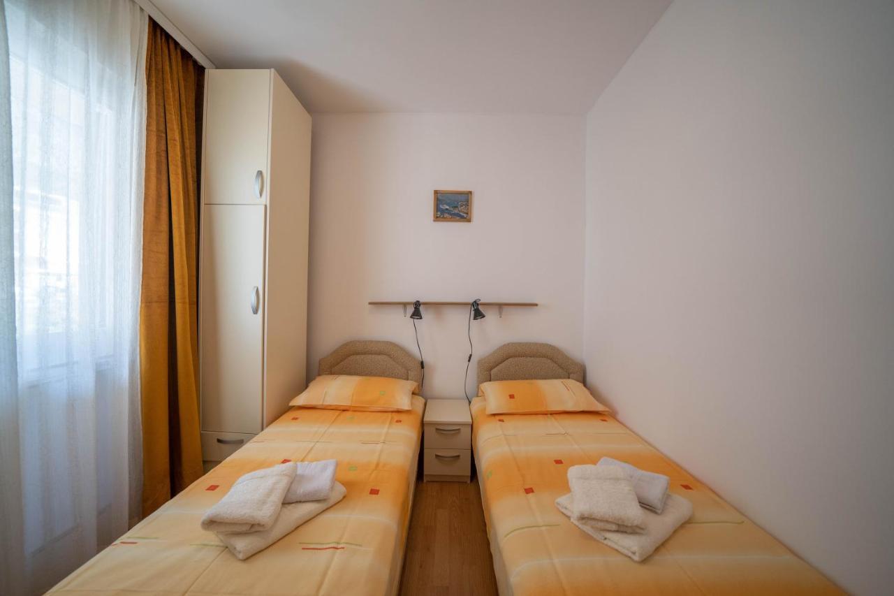 Seaside Serenity: 2-Bedroom Apartment With Boka Bay View Cattaro Esterno foto