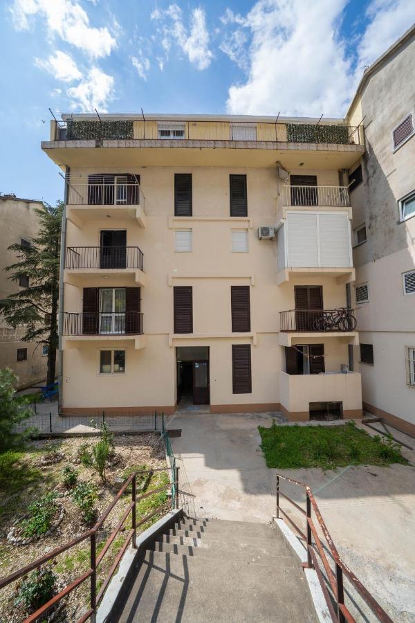 Seaside Serenity: 2-Bedroom Apartment With Boka Bay View Cattaro Esterno foto