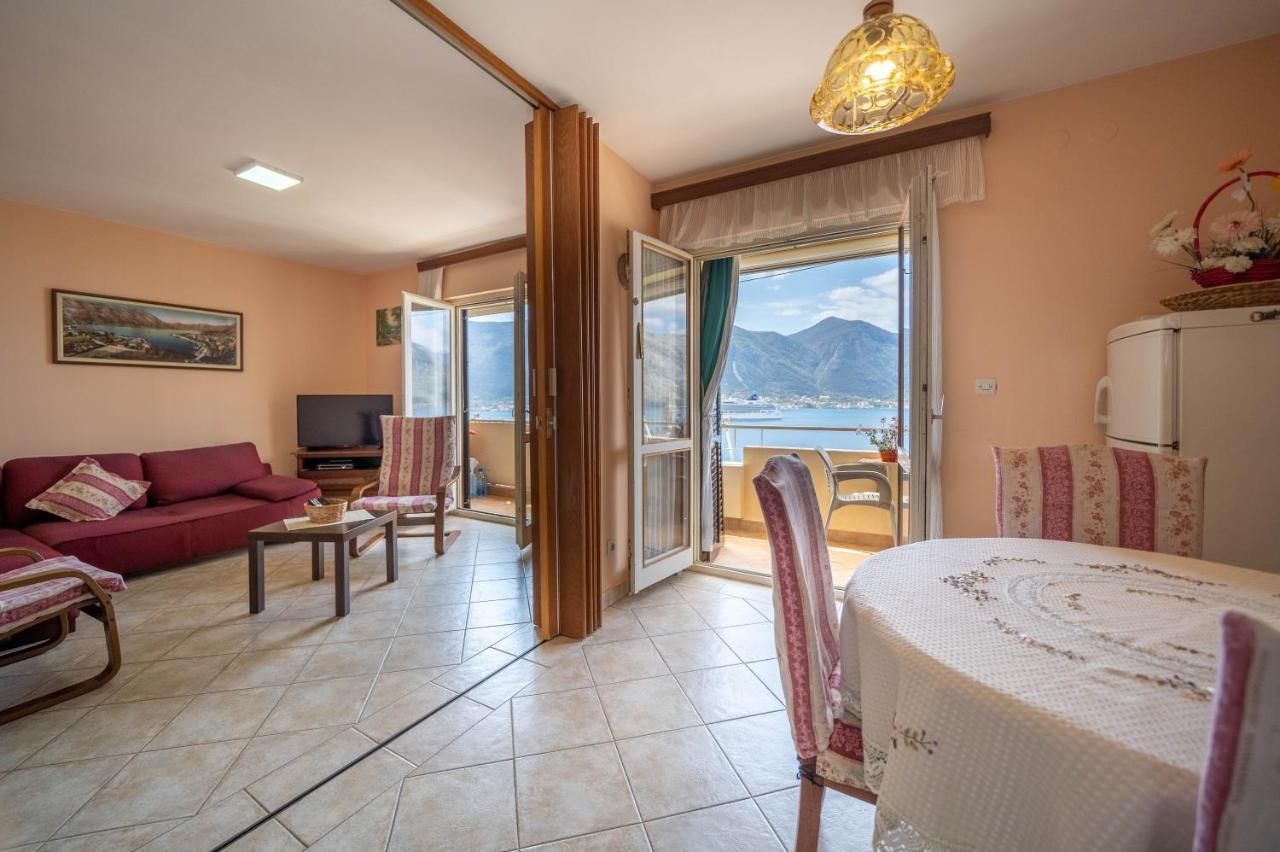 Seaside Serenity: 2-Bedroom Apartment With Boka Bay View Cattaro Esterno foto