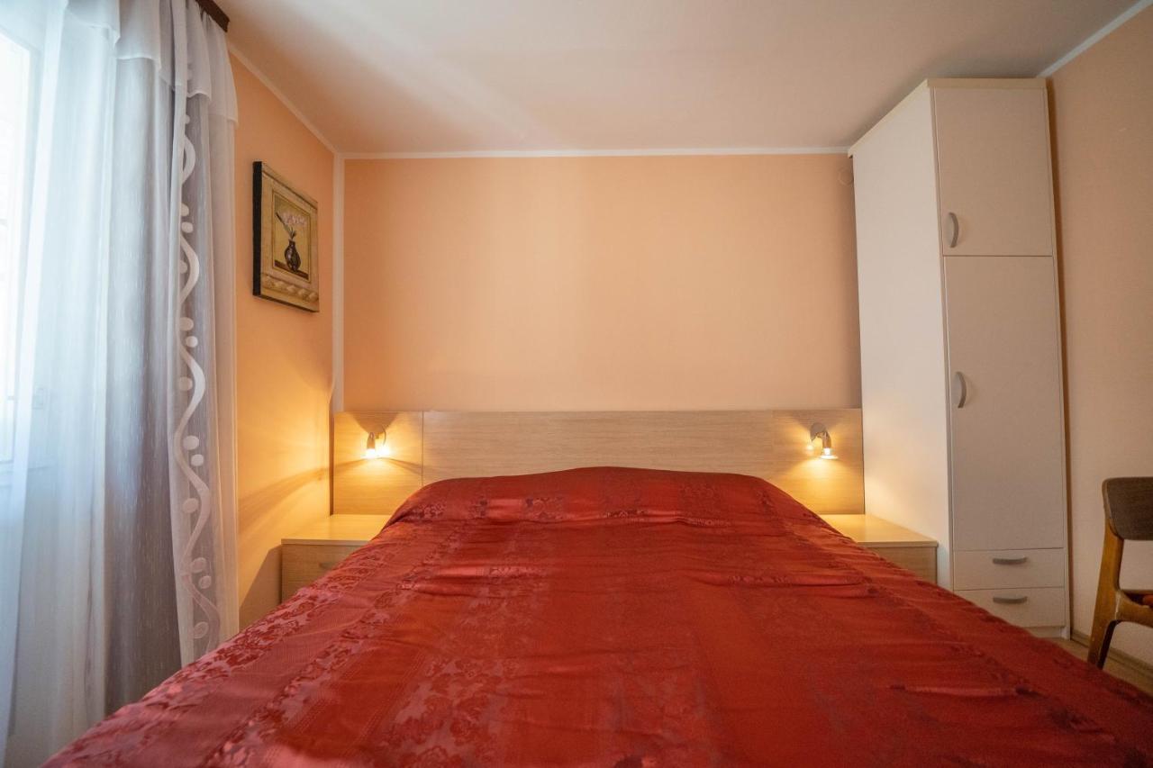 Seaside Serenity: 2-Bedroom Apartment With Boka Bay View Cattaro Esterno foto
