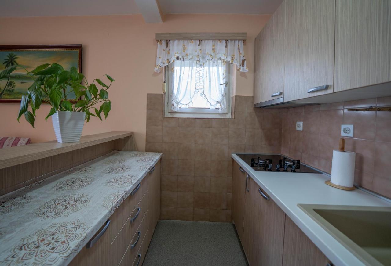 Seaside Serenity: 2-Bedroom Apartment With Boka Bay View Cattaro Esterno foto