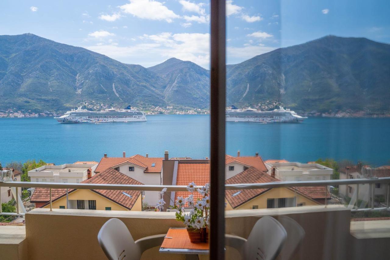 Seaside Serenity: 2-Bedroom Apartment With Boka Bay View Cattaro Esterno foto