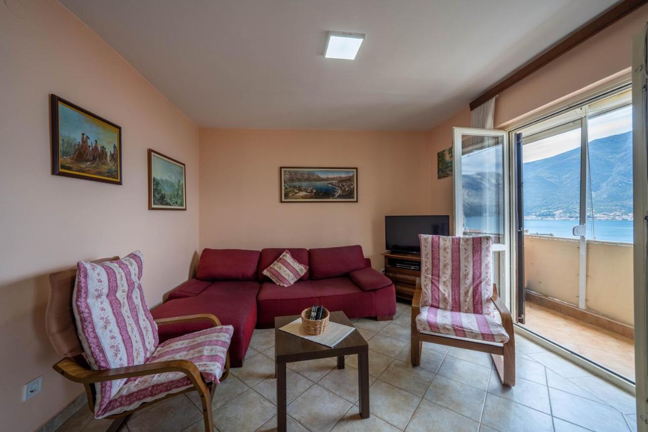 Seaside Serenity: 2-Bedroom Apartment With Boka Bay View Cattaro Esterno foto