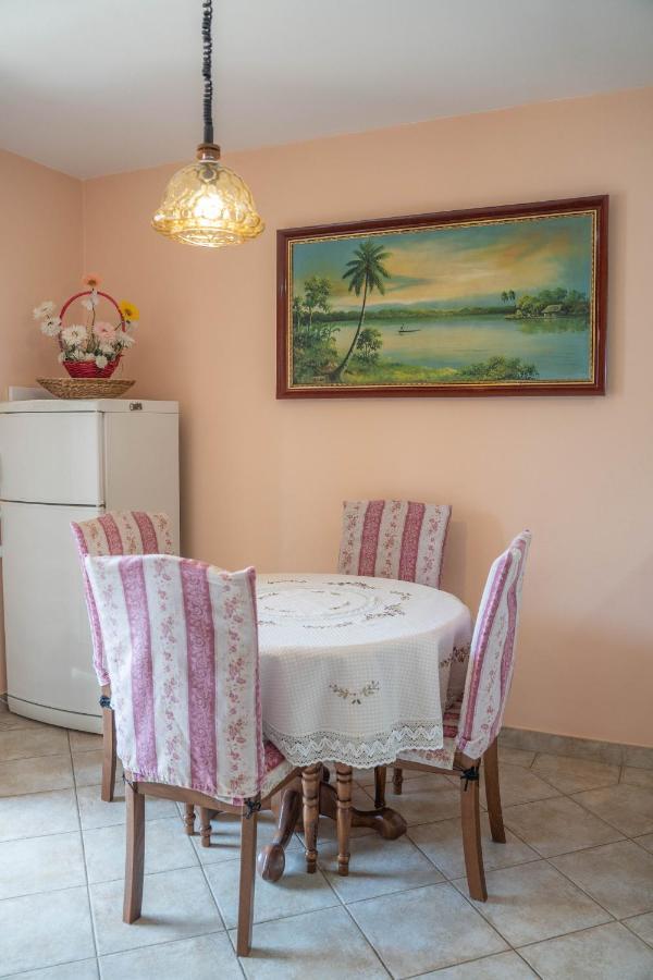 Seaside Serenity: 2-Bedroom Apartment With Boka Bay View Cattaro Esterno foto
