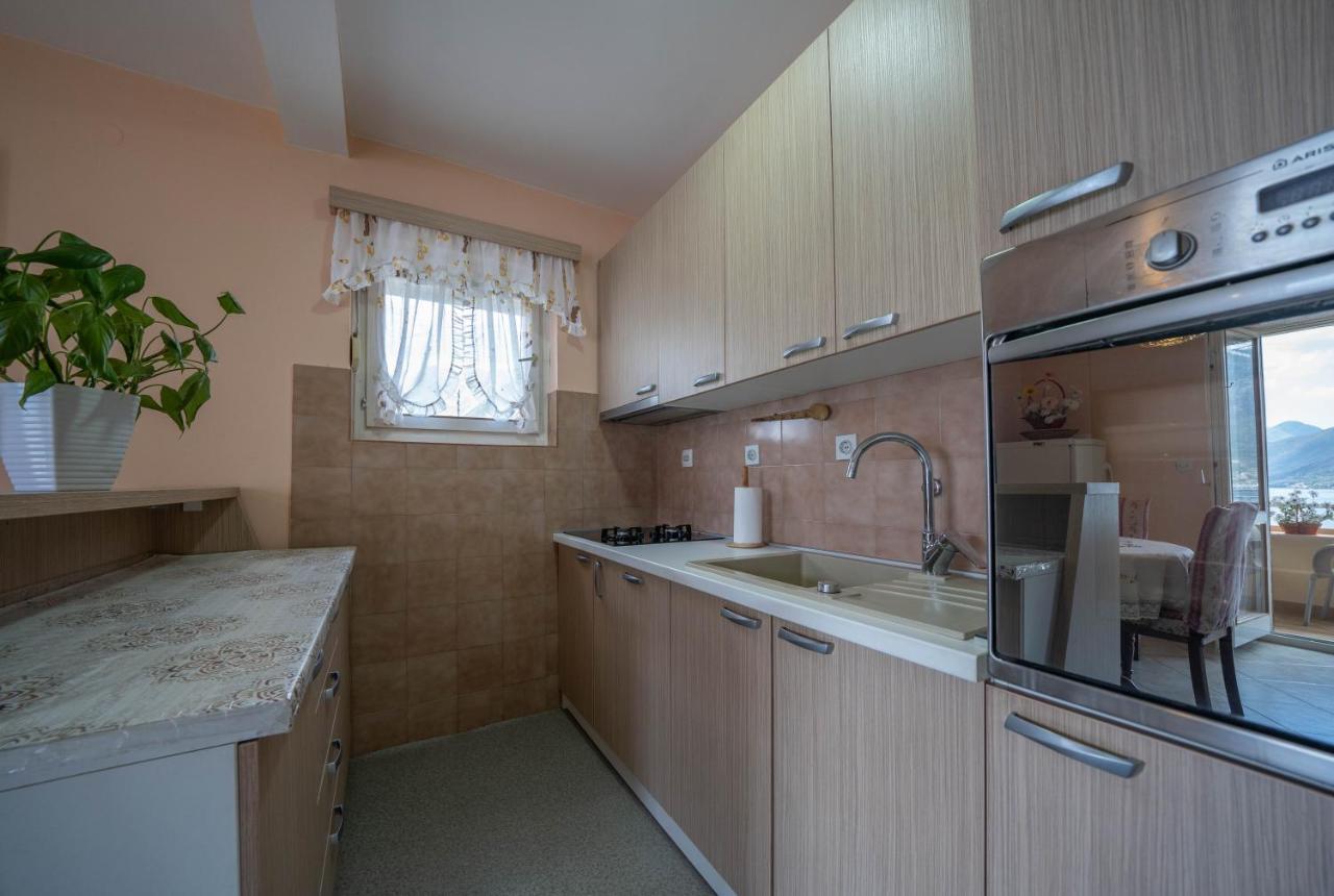 Seaside Serenity: 2-Bedroom Apartment With Boka Bay View Cattaro Esterno foto