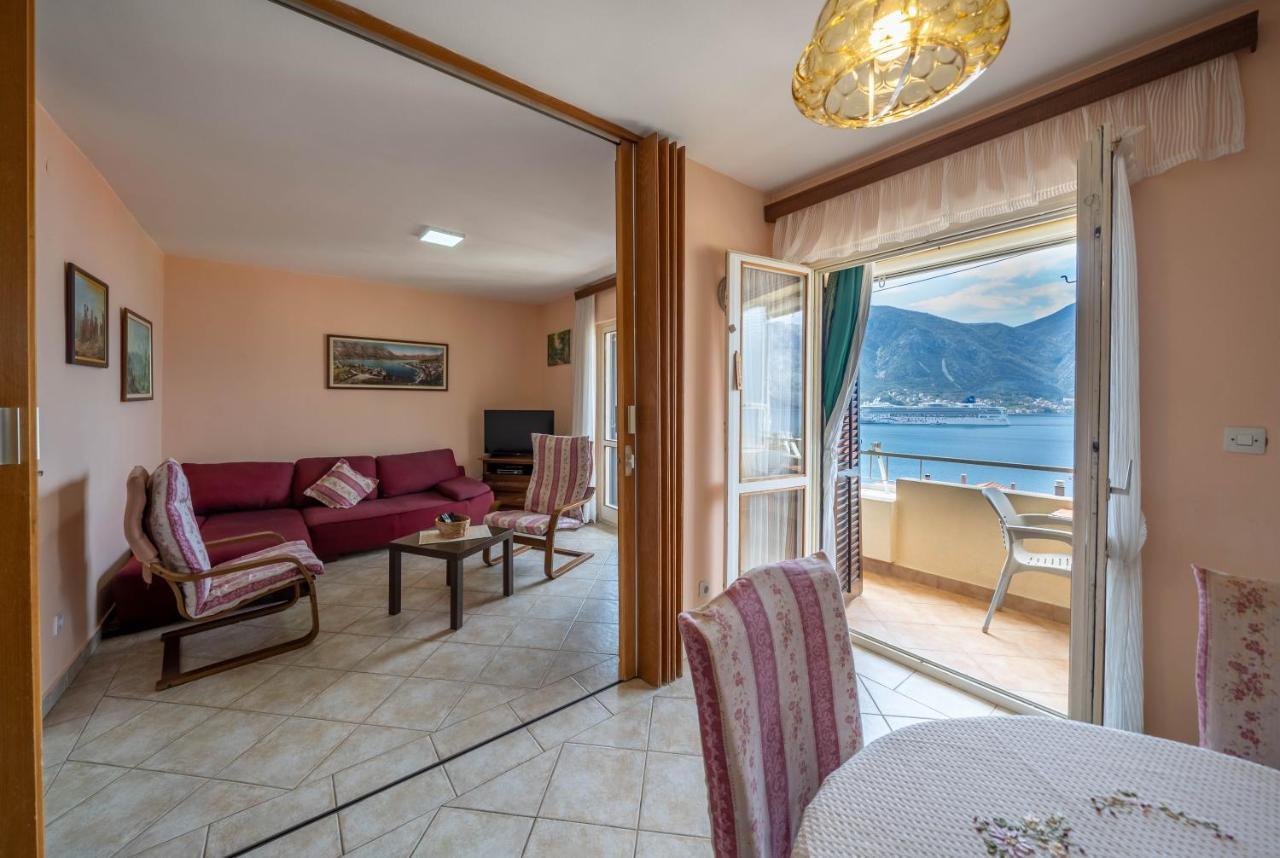Seaside Serenity: 2-Bedroom Apartment With Boka Bay View Cattaro Esterno foto