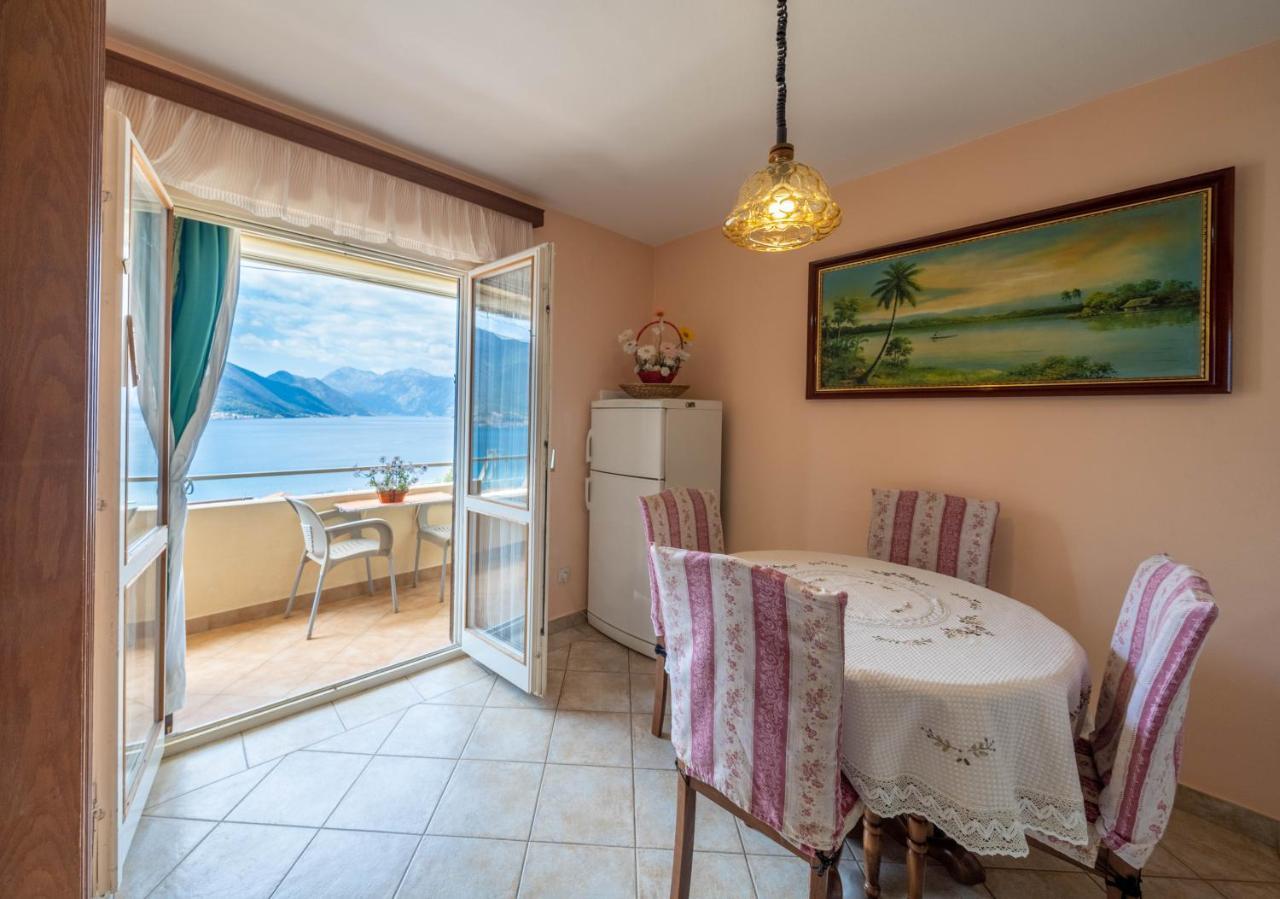 Seaside Serenity: 2-Bedroom Apartment With Boka Bay View Cattaro Esterno foto
