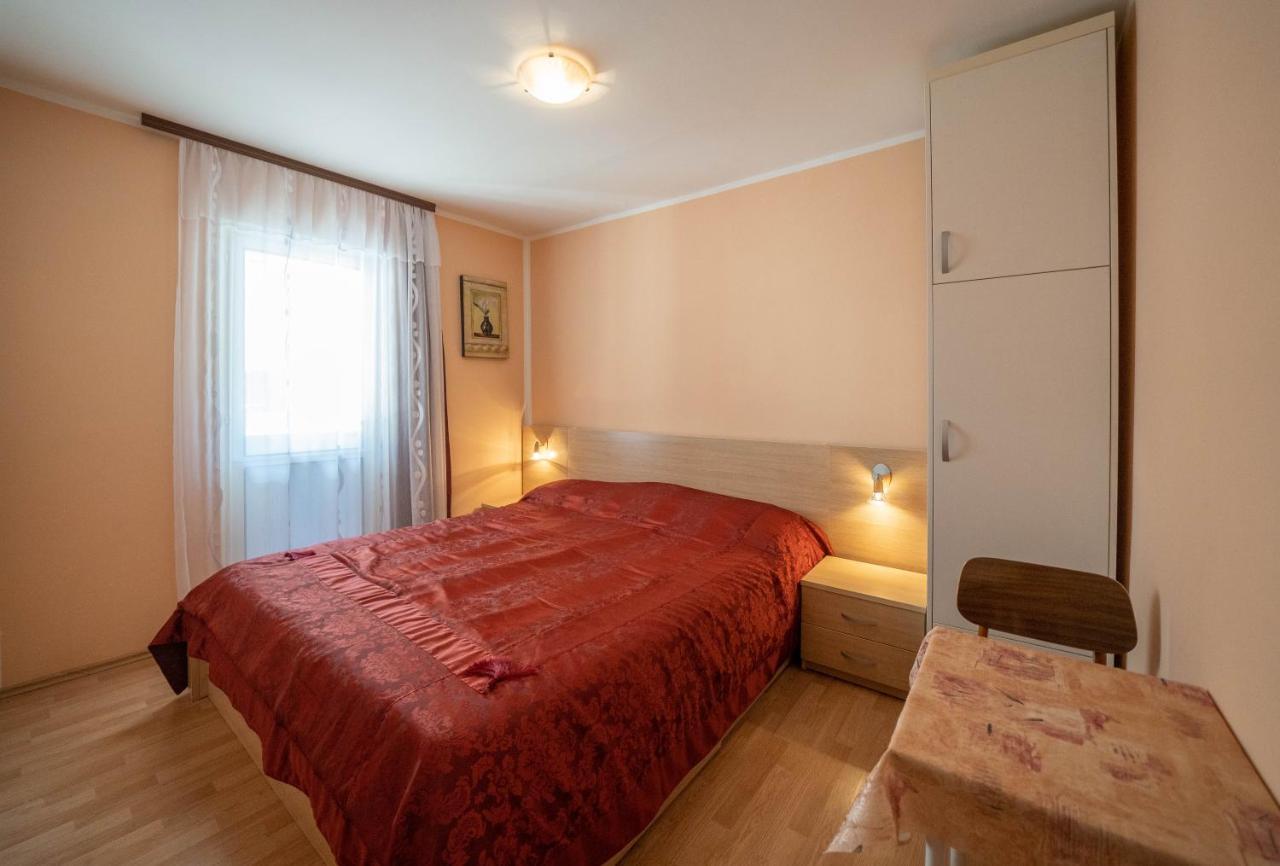 Seaside Serenity: 2-Bedroom Apartment With Boka Bay View Cattaro Esterno foto
