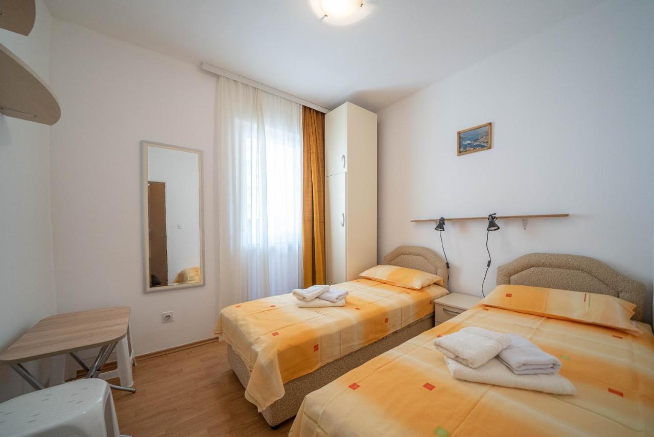 Seaside Serenity: 2-Bedroom Apartment With Boka Bay View Cattaro Esterno foto