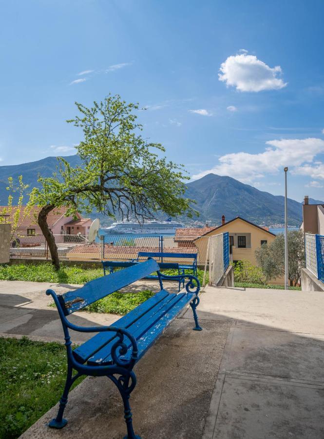 Seaside Serenity: 2-Bedroom Apartment With Boka Bay View Cattaro Esterno foto